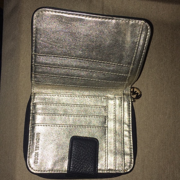 Authentic Michael Kors Wallet - Picture 2 of 5